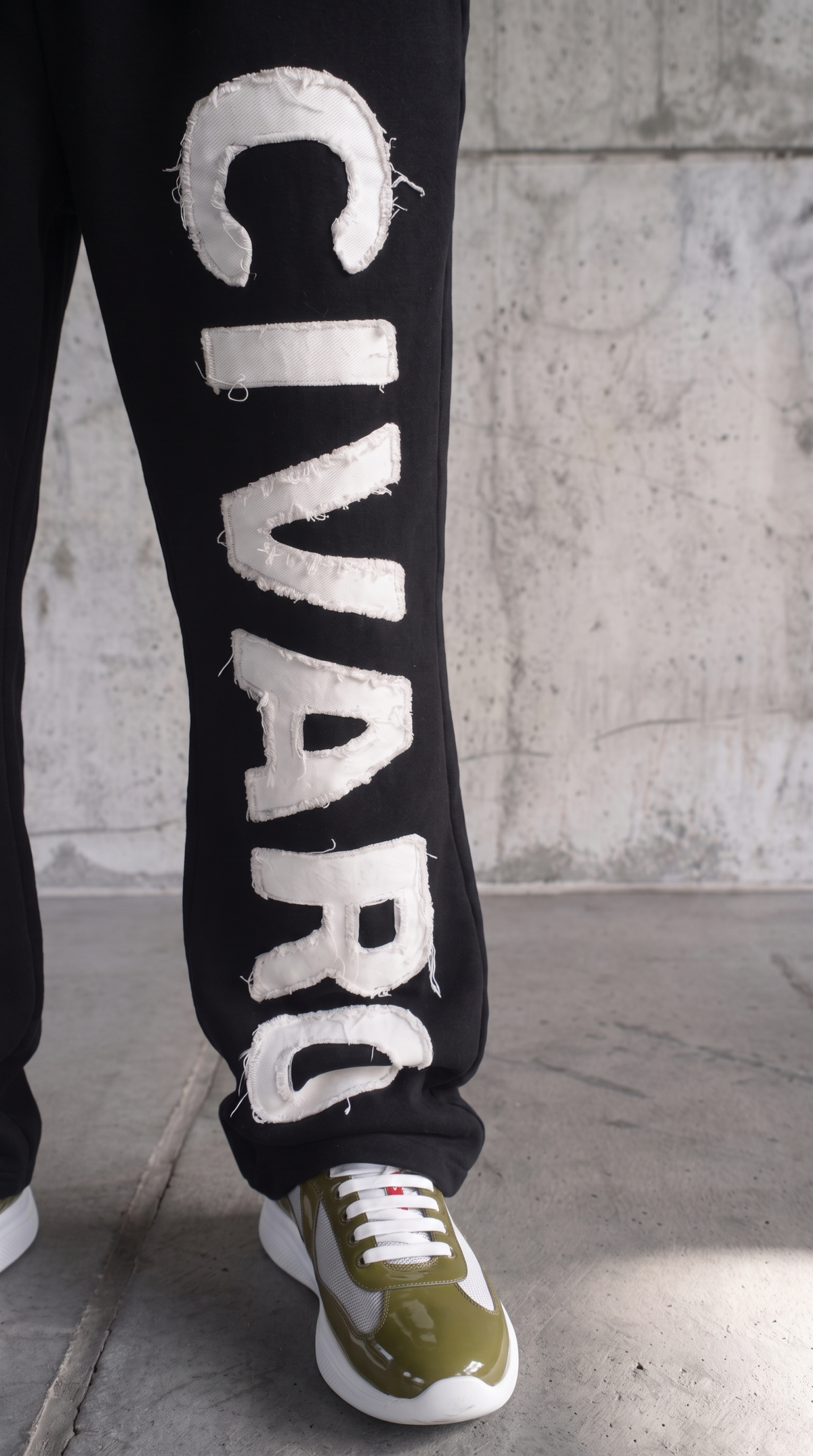 Appliqué Black Sweatpants